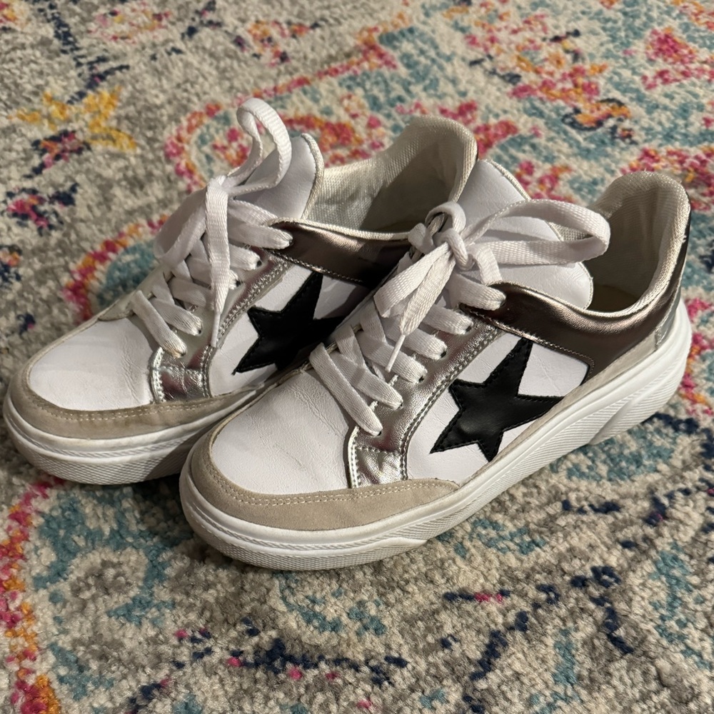 Women’s sneakers